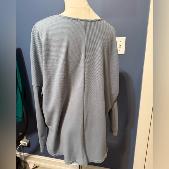 Umgee Top size Small - Picture 4 of 5